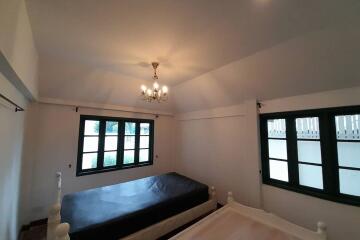 5 Bedroom Pool villa for rent in Nimman