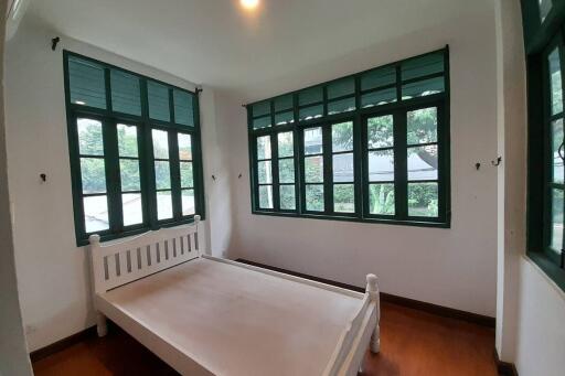 5 Bedroom Pool villa for rent in Nimman