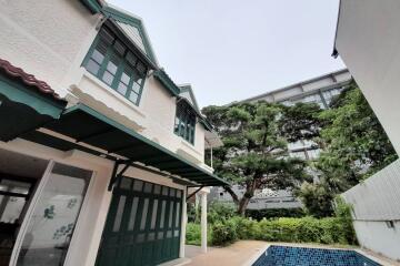 5 Bedroom Pool villa for rent in Nimman