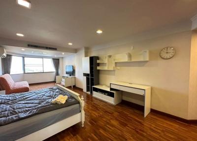 4 Bedrooms condominium for rent in Hillside 4
