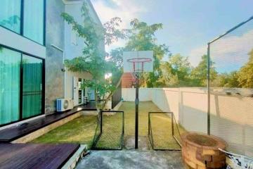 3 Bedrooms 2 storey house with private pool for rent