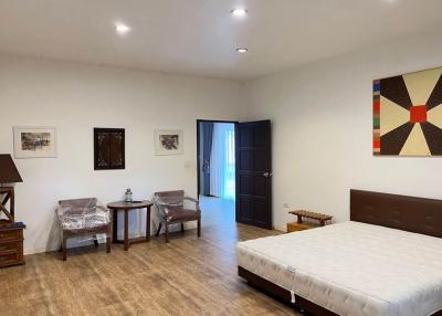 5 Bedrooms Pool villa for rent in Maerim