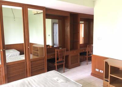 2 bed Condo in Prapasuk Apartment Khlong Toei Nuea Sub District C11925