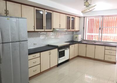 3 bed Condo in Sawan Court Khlongtan Sub District C11924