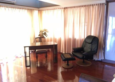 4 bed Penthouse in Neo Aree Apartment Khlongtan Sub District P11068