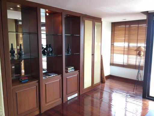 4 bed Penthouse in Neo Aree Apartment Khlongtan Sub District P11068