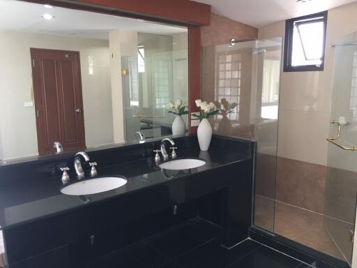 4 bed Penthouse in Neo Aree Apartment Khlongtan Sub District P11068