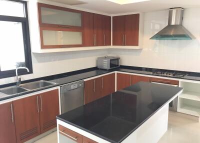 4 bed Penthouse in Neo Aree Apartment Khlongtan Sub District P11068