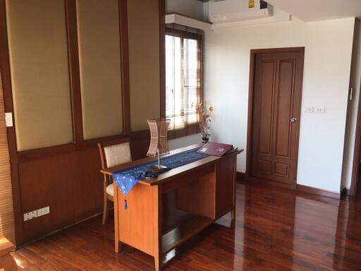 4 bed Penthouse in Neo Aree Apartment Khlongtan Sub District P11068