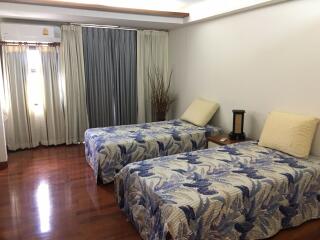 4 bed Penthouse in Neo Aree Apartment Khlongtan Sub District P11068