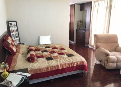 3 bed Condo in Neo Aree Apartment Khlongtan Sub District C11923