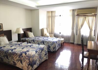 3 bed Condo in Neo Aree Apartment Khlongtan Sub District C11923