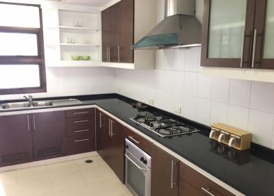 3 bed Condo in Neo Aree Apartment Khlongtan Sub District C11923