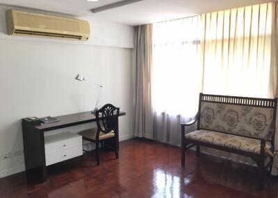 3 bed Condo in Neo Aree Apartment Khlongtan Sub District C11923