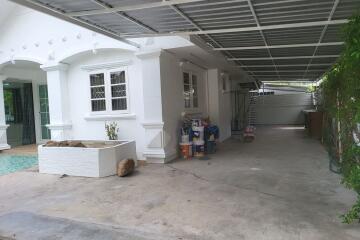 New Renovated 3 Bedrooms Single Story House For Sale in San Sai Noi