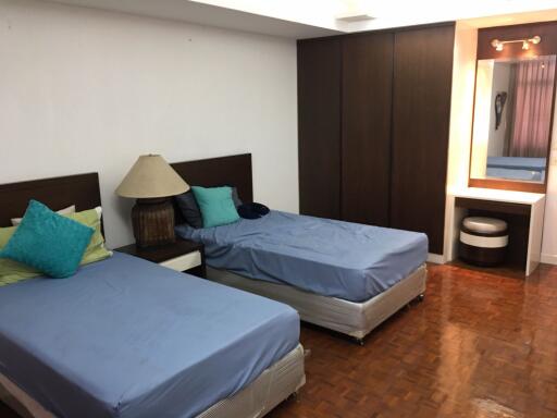 3 bed Condo in Neo Aree Apartment Khlongtan Sub District C11922