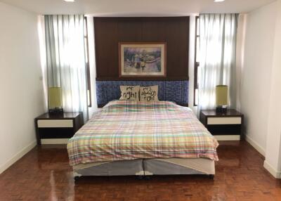 3 bed Condo in Neo Aree Apartment Khlongtan Sub District C11922