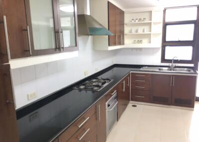 3 bed Condo in Neo Aree Apartment Khlongtan Sub District C11922