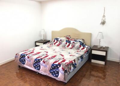 3 bed Condo in Neo Aree Apartment Khlongtan Sub District C11922