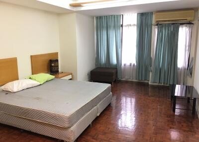 3 bed Condo in Neo Aree Apartment Khlongtan Sub District C11921