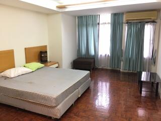 3 bed Condo in Neo Aree Apartment Khlongtan Sub District C11921