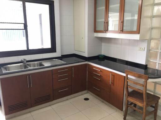 3 bed Condo in Neo Aree Apartment Khlongtan Sub District C11920