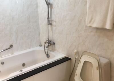 2 ห้องนอน, 3 ห้องน้ำ คอนโด ราคา ฿ 65,000/เดือน