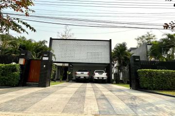 3 ห้องนอน Modern Pool Villa สําหรับ ขาย ใน หางดง