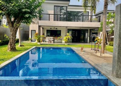 3 ห้องนอน Modern Pool Villa สําหรับ ขาย ใน หางดง