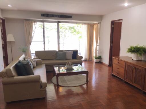 3 bed Condo in Ma Peng Seng Apartment Khlong Toei Nuea Sub District C11911