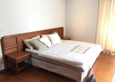 3 bed Condo in Ma Peng Seng Apartment Khlong Toei Nuea Sub District C11911