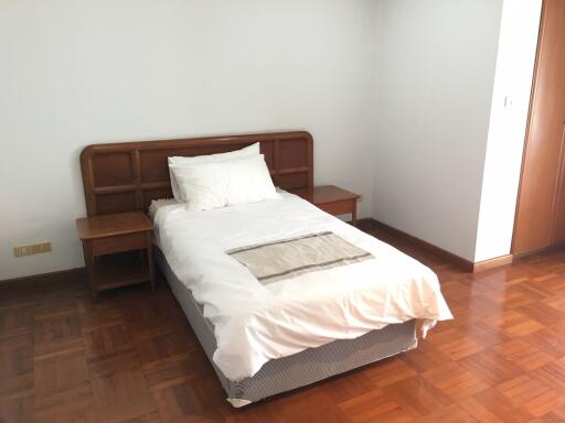 3 bed Condo in Ma Peng Seng Apartment Khlong Toei Nuea Sub District C11911