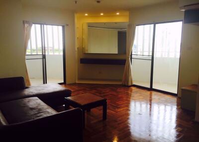 3 bed Condo in Fifty Fifth Tower Khlong Tan Nuea Sub District C11905