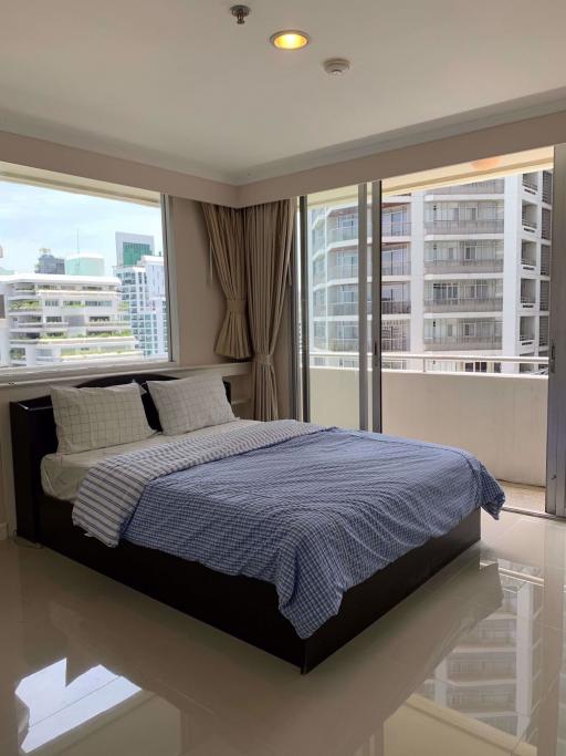 2 bed Condo in Asoke Place Khlong Toei Nuea Sub District C11891