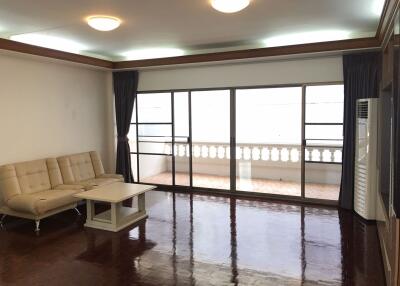 3 bed Condo in Aree Mansion Khlongtan Sub District C11870