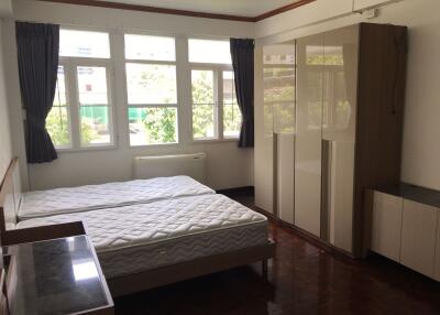 3 bed Condo in Aree Mansion Khlongtan Sub District C11870