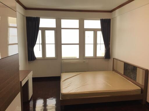 3 bed Condo in Aree Mansion Khlongtan Sub District C11870