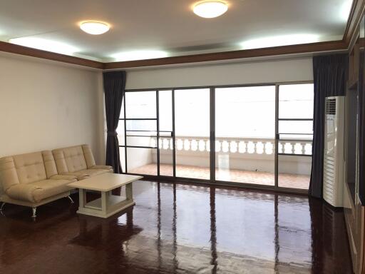 3 bed Condo in Aree Mansion Khlongtan Sub District C11870