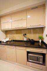 2 bed Condo in The Crest Sukhumvit 49 Khlong Tan Nuea Sub District C11775