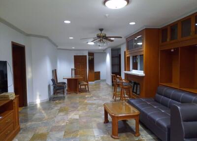 3 bed Condo in Fifty Fifth Tower Khlong Tan Nuea Sub District C11760