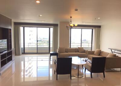 4 bed Condo in Charoenjai Place Khlong Tan Nuea Sub District C11756