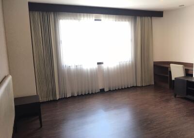 4 bed Condo in Charoenjai Place Khlong Tan Nuea Sub District C11756