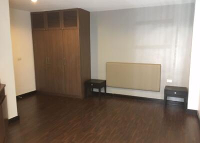 4 bed Condo in Charoenjai Place Khlong Tan Nuea Sub District C11756