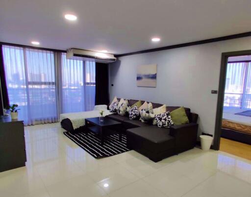 3 bed Condo in Supalai Place Condominium Khlong Tan Nuea Sub District C11752