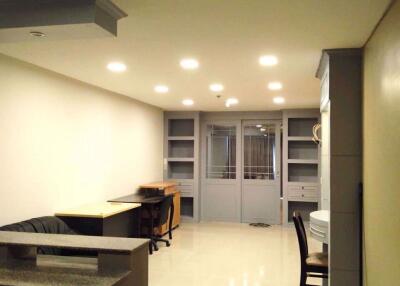 1 bed Condo in State Tower Silom Sub District C11748