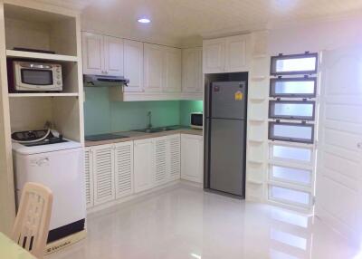 2 bed Condo in Supalai Place Condominium Khlong Tan Nuea Sub District C11747