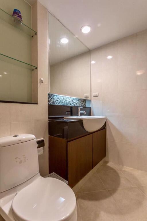 2 bed Condo in Centric Scene Aree 2 Samsennai Sub District C11720