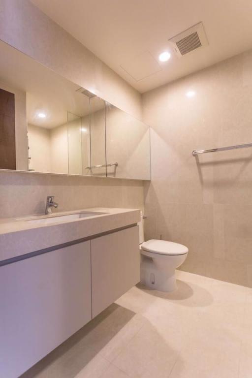 2 ห้องนอน, 2 ห้องน้ำ คอนโด ราคา ฿ 75,000/เดือน