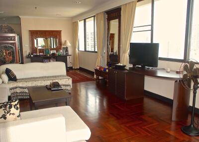 2 bed Condo in Lake Green Khlongtoei Sub District C11660