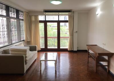 2 bed Condo in White Mansion Khlongtan Sub District C11648